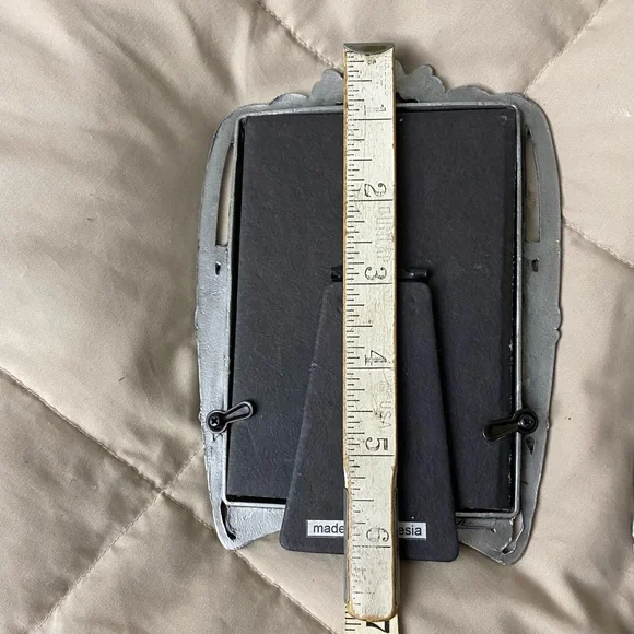 Elegant Silver Pewter Photo Frame Set. OSP - Picture 3 of 6